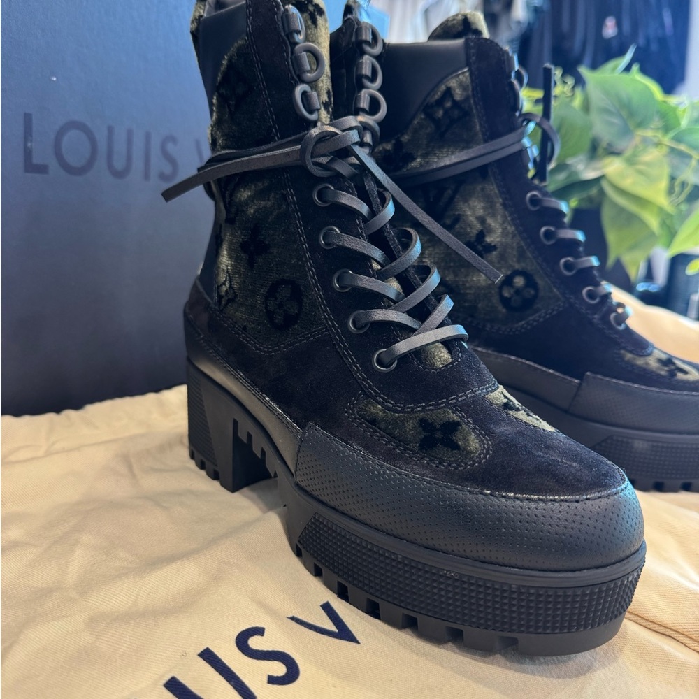 Louis Vuitton Velvet Calfskin Monogram Laureate Platform Desert Boots - Picture 11 of 12